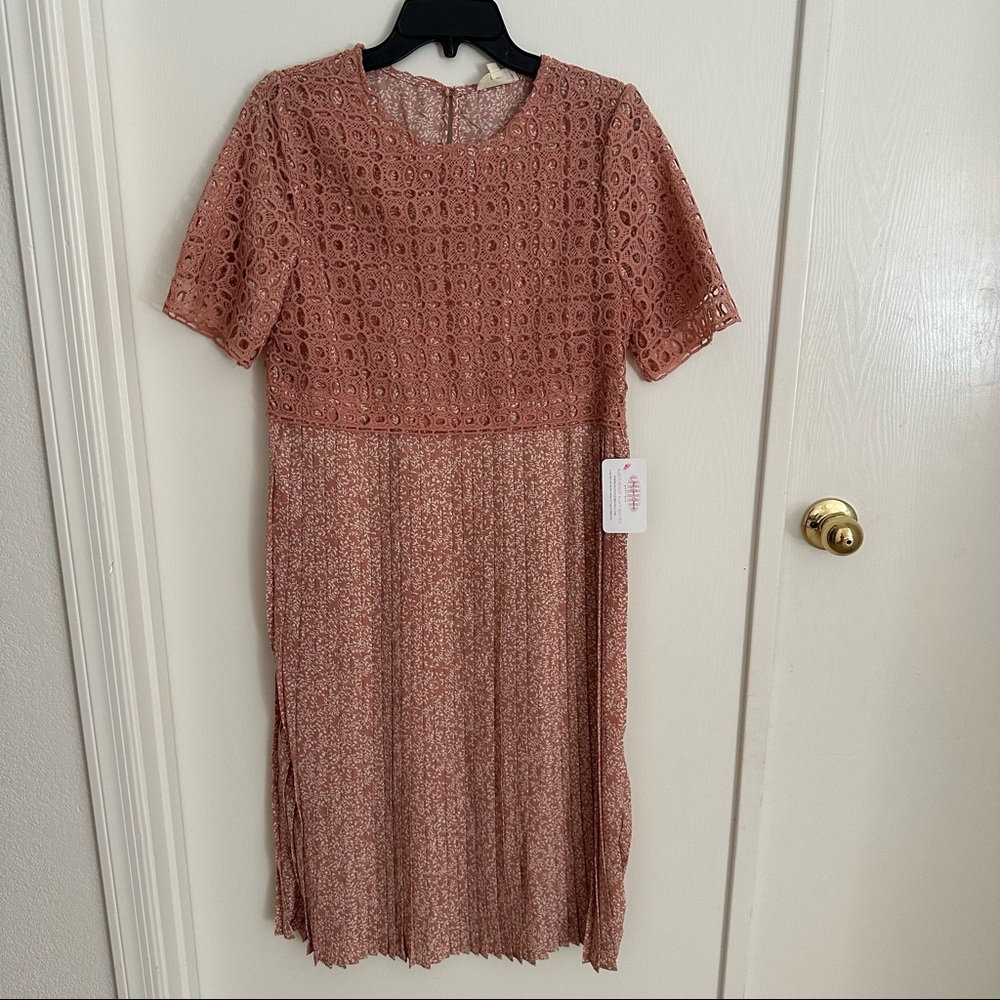 Nee sees dresses - pink and white midi size S dress